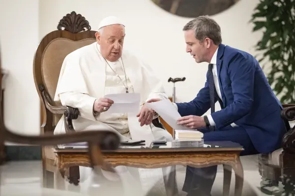 Papa Francisco com Javier Martínez-Brocal durante um de seus encontros. Cristian Gennari.